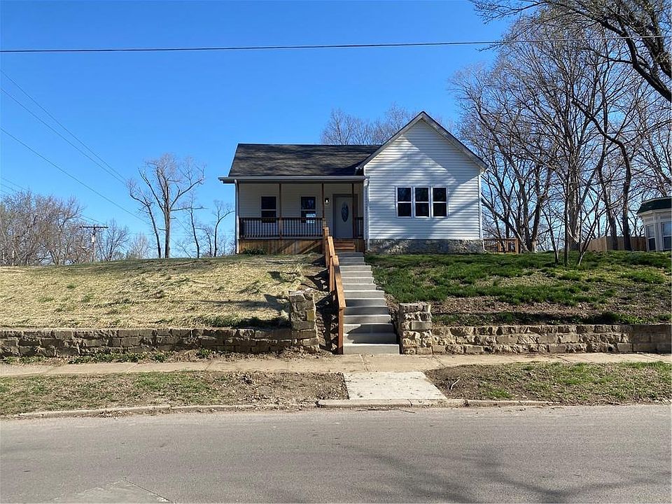 1st image of 828 Shawnee St