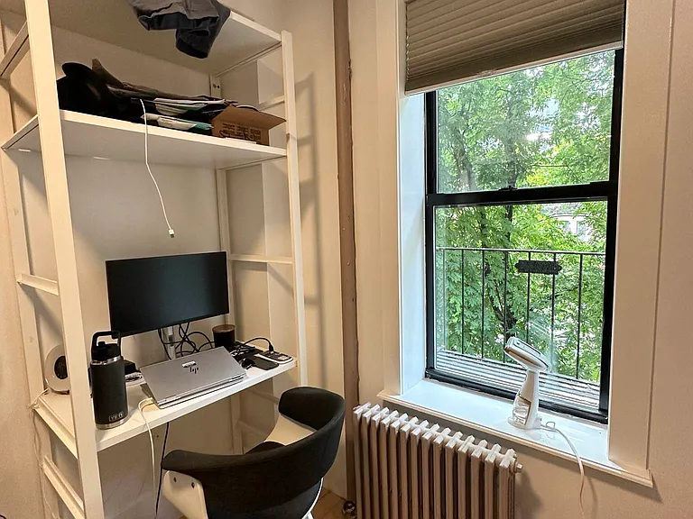 326 W 47th St #4B — Photo 2