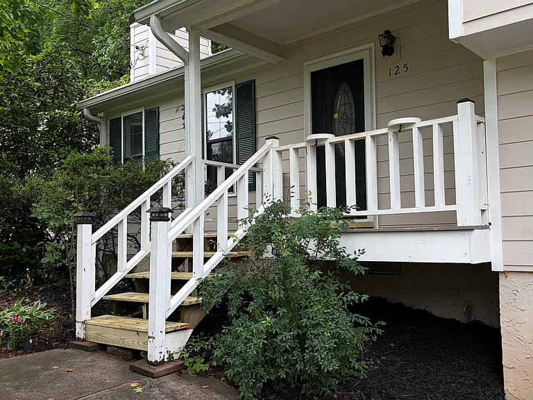 125 Westwood Dr — Photo 3