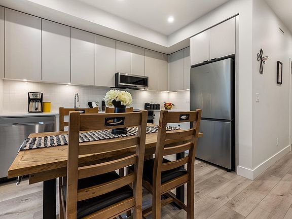 5th image of 45497 Campus Dr #401
