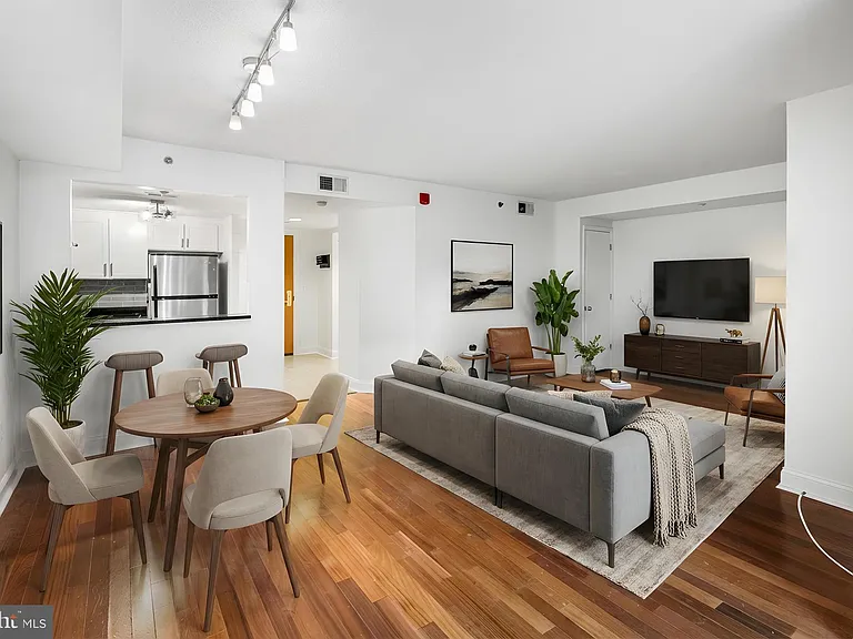 1150 K St NW #311 — Photo 1