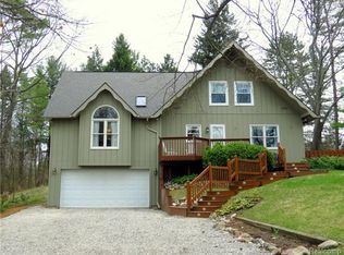 9477 Silverside Dr, South Lyon, MI 48178