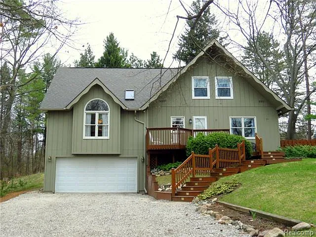 9477 Silverside Dr photo 1