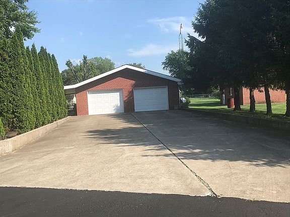Detached Garage & Patio