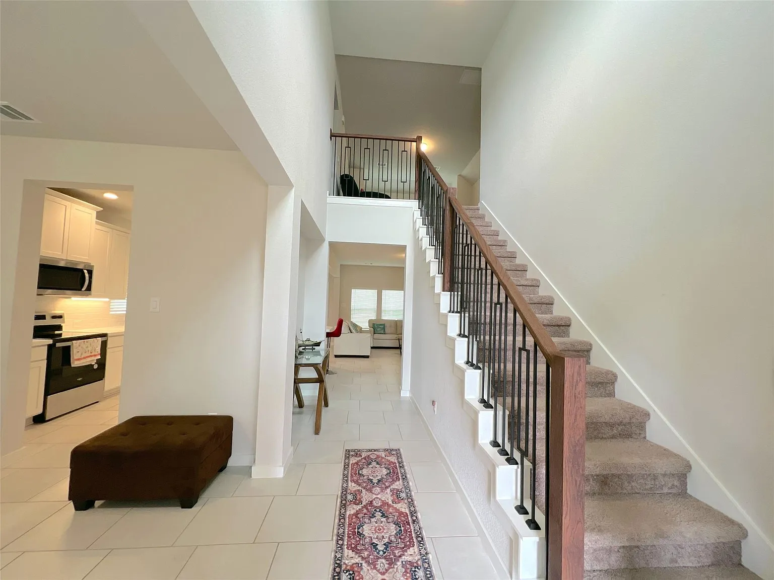 4 bed, 2.5 bath, 2455 sqft, $2,650 — Photo 2