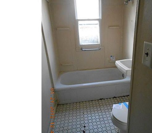 4th image of 542 S Highland Ave