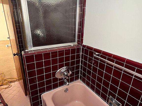 5th image of 621 S Burnside Ave APT 6