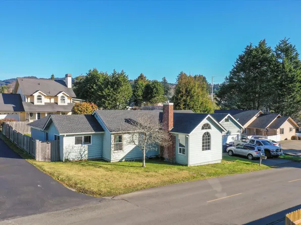 1116 Easy St, Brookings, OR 97415