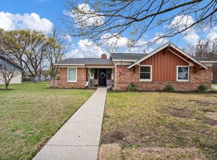 107 High School Dr, Waxahachie, TX 75165