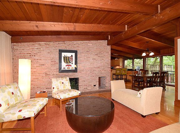 3rd image of 23W215 Red Oak Dr
