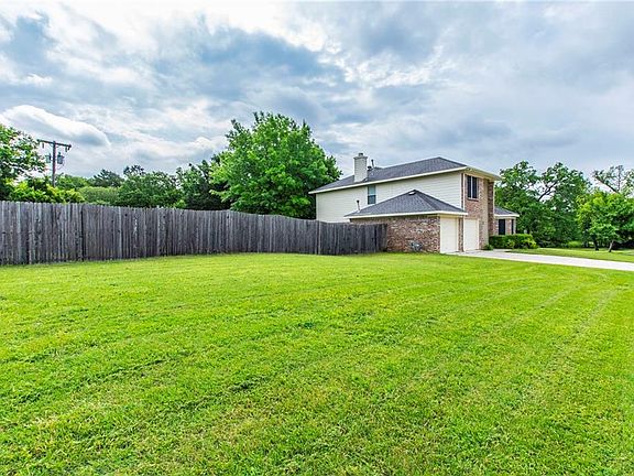 2nd image of 736 Cedar Leaf Cir