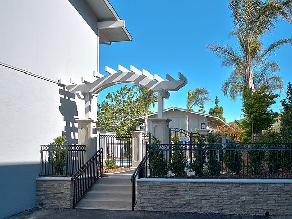 _DSF7688Apr 22 2014 (2)