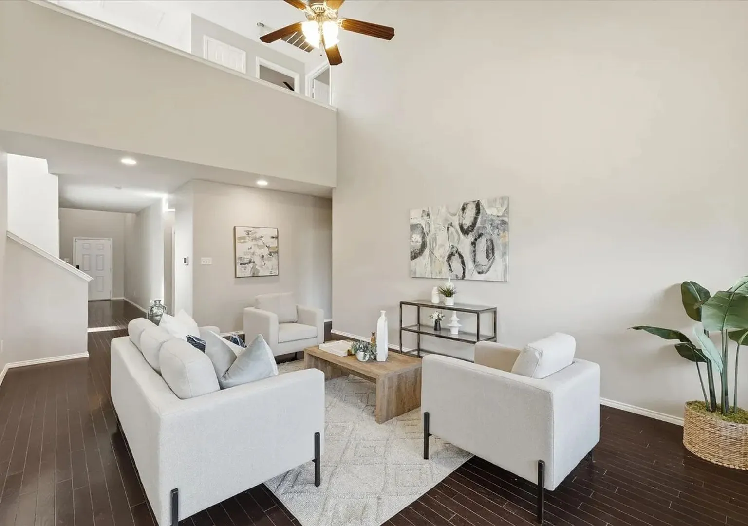 Spacious 5BR House in Fort Worth - Highly Desirable Area and School District + $300 Move-in Bonus... — Photo 4
