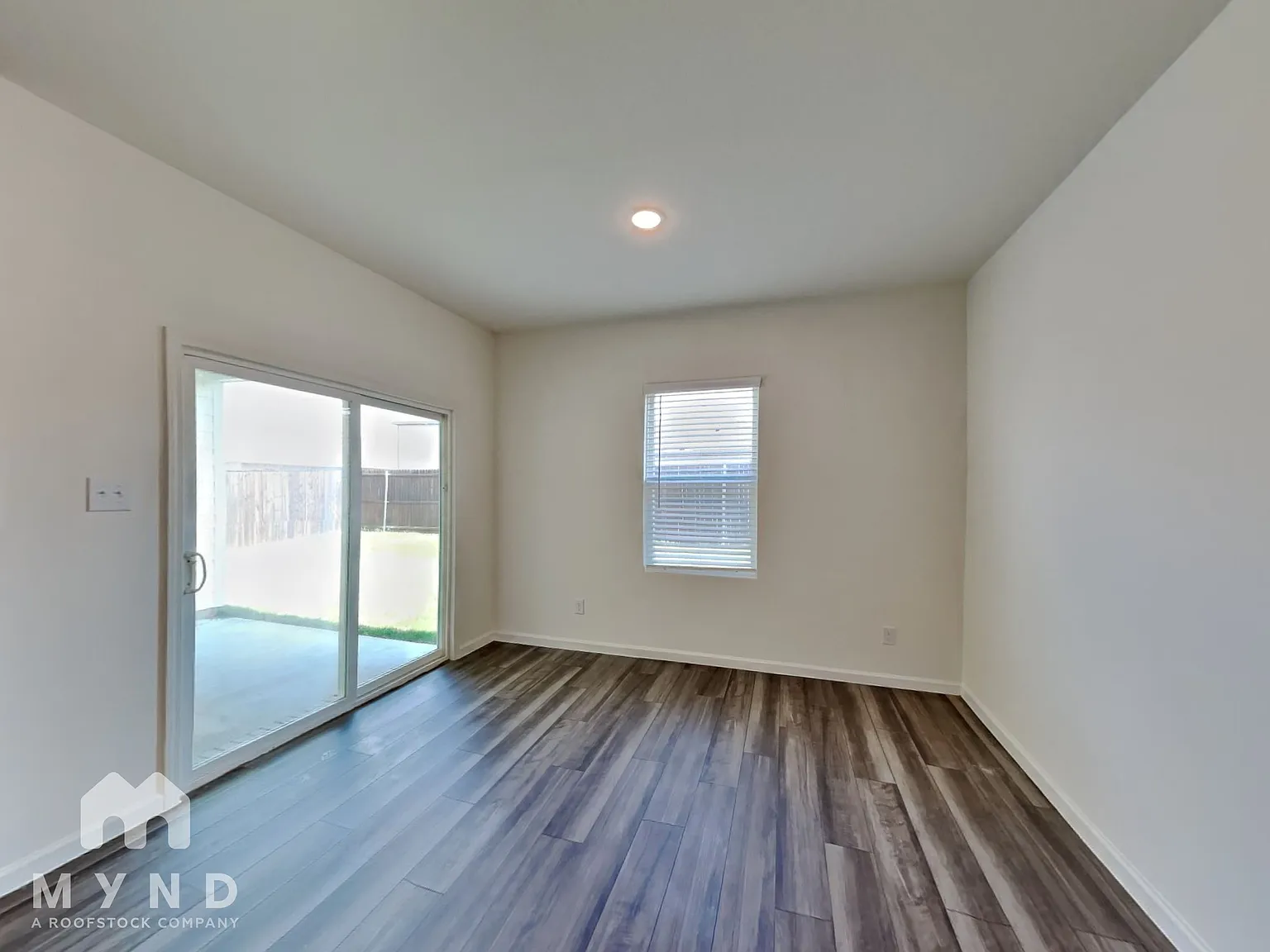 3 bed, 2.0 bath, 1769 sqft, $2,045 — Photo 4