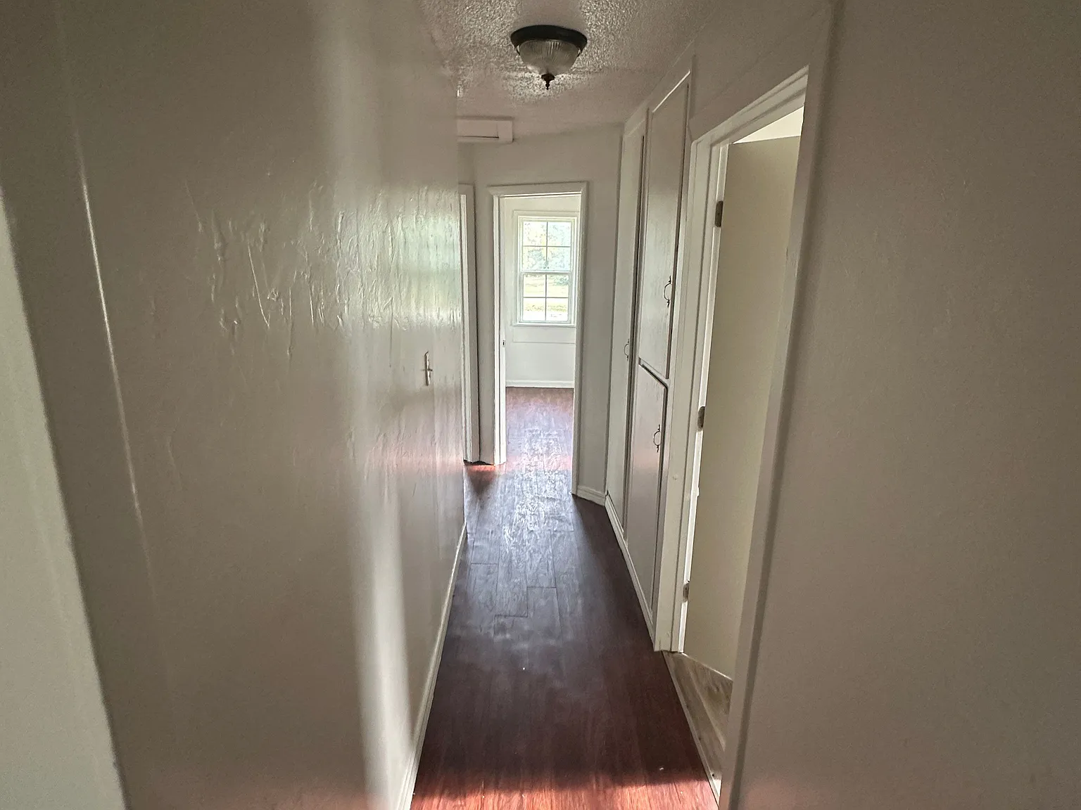 2 bed, 1.0 bath, 720 sqft, $995 — Photo 2