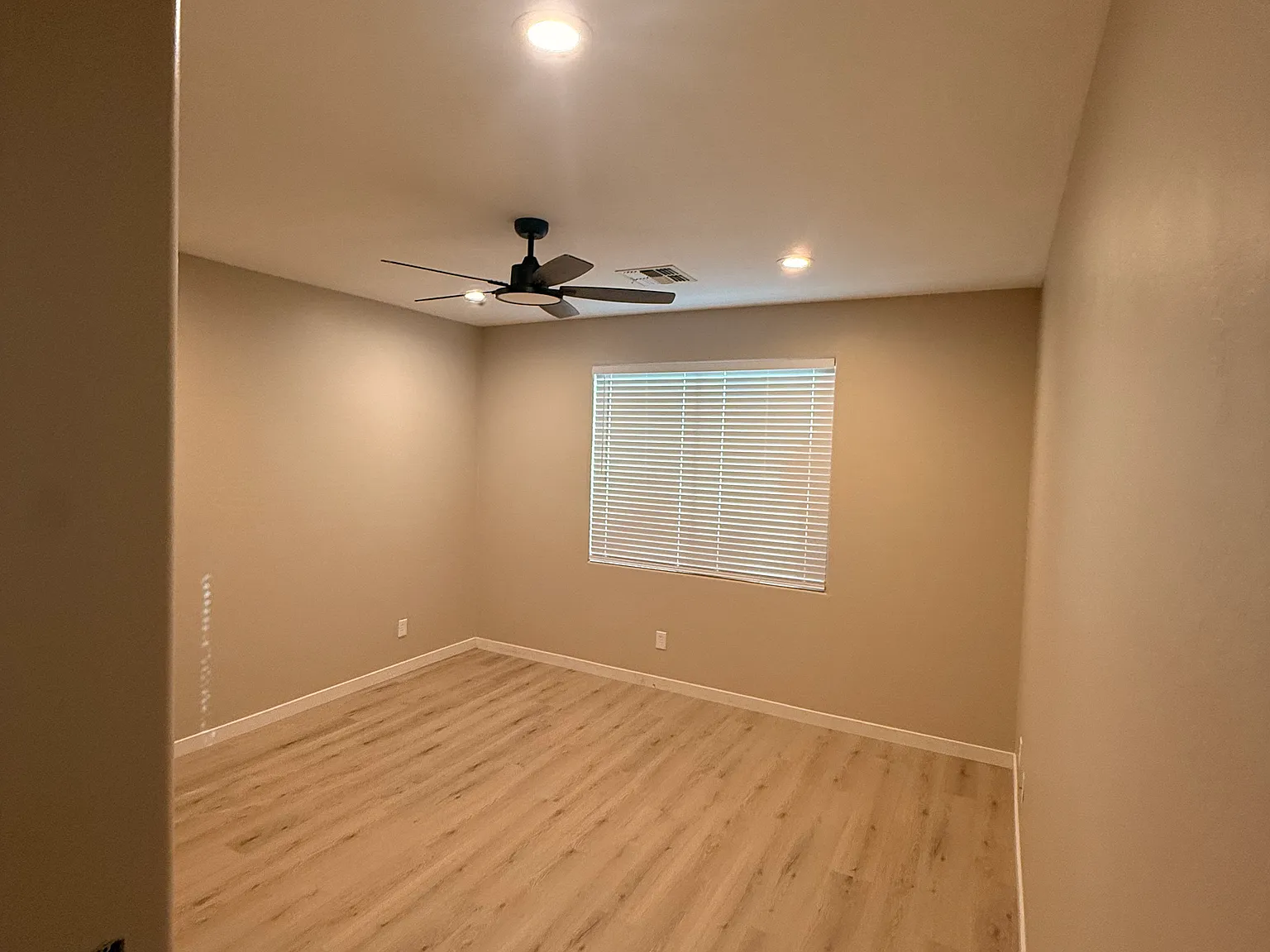 2 bed, 1432 sqft, $2,200 — Photo 2