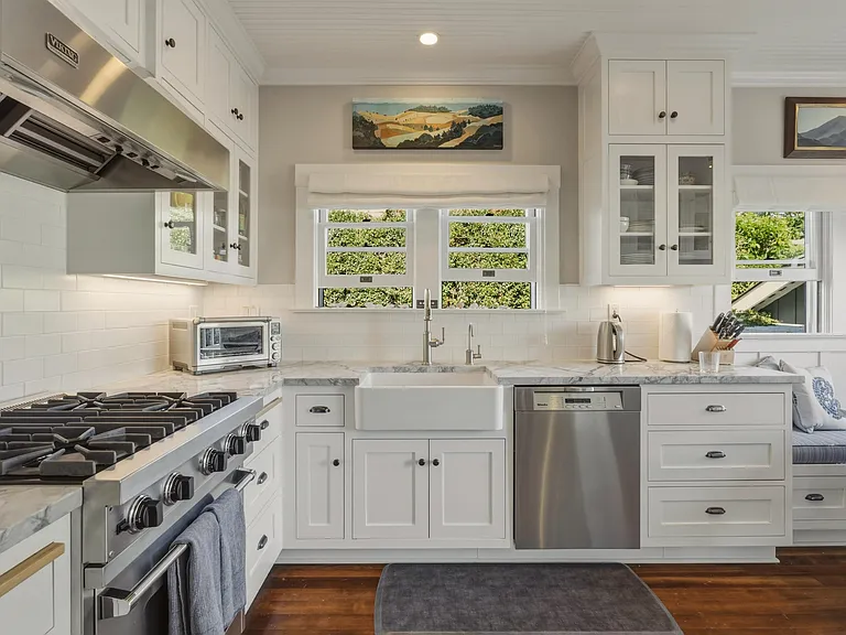 336 E Padre St — Photo 17