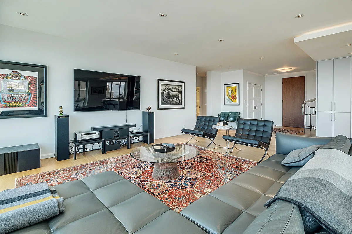 2 bed, 2.0 bath, 1800 sqft, $12,000 — Photo 4