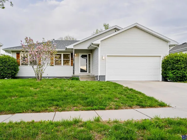 5824 N 20th St, Lincoln, NE 68521