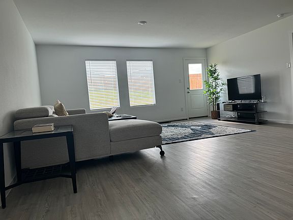 2nd image of 3640 Longbranch Dr