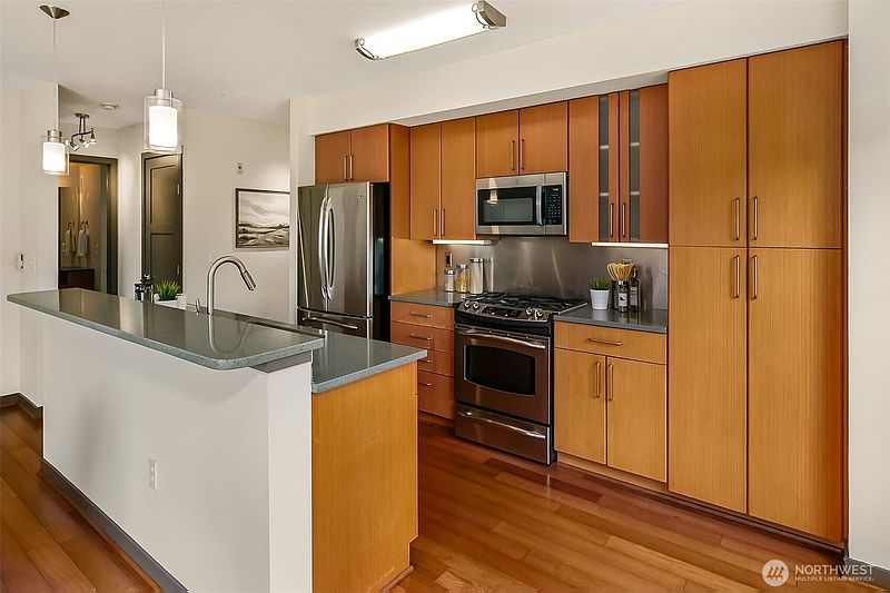 5th image of 413 NE 70th Street #301