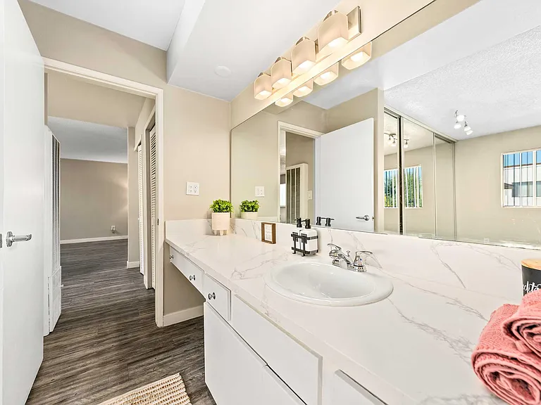 Summerview Beach Resort Luxury Apartments — Photo 53