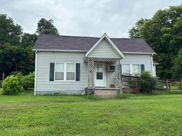 908 Broadway St, Hickman, KY 42050