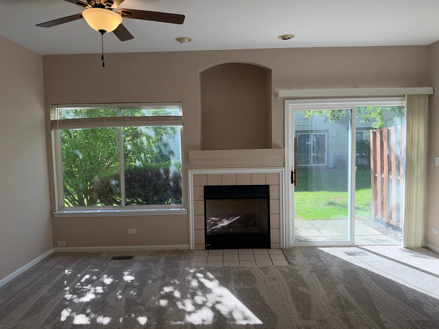 2 bed, 2.5 bath, 1355 sqft, $2,400 — Photo 4