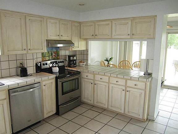 3rd image of 8812 Highview Dr