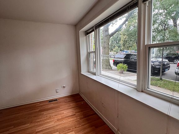 5th image of 3041 S Lowe Ave APT 1F