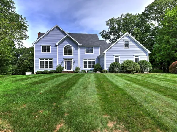 8 Dogwood Court, Woodbridge, CT 06525