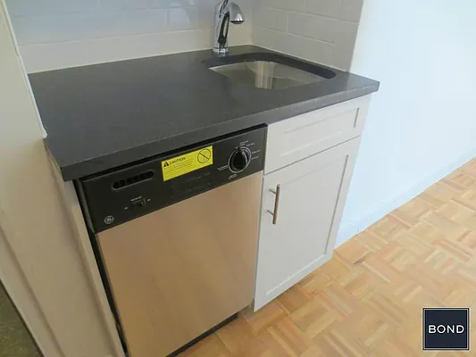 Rented by Bond New York | media 13