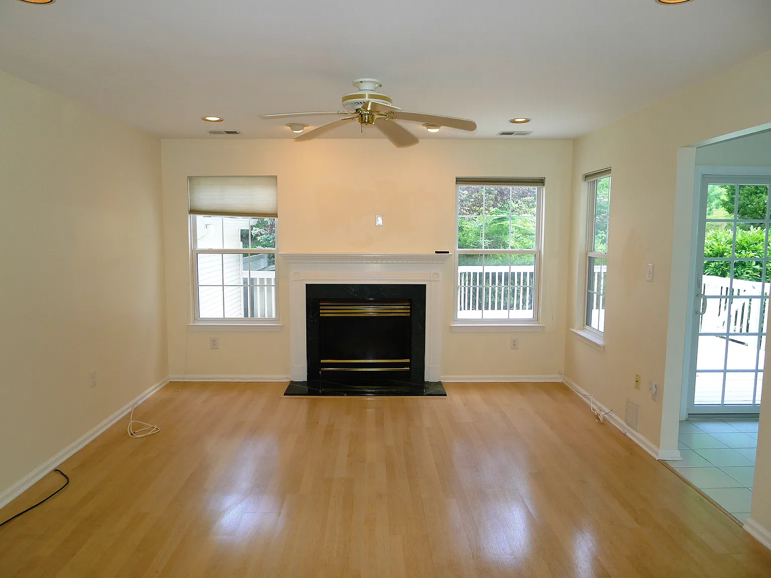 2 bed, 2.5 bath, 1347 sqft, $3,300 — Photo 2