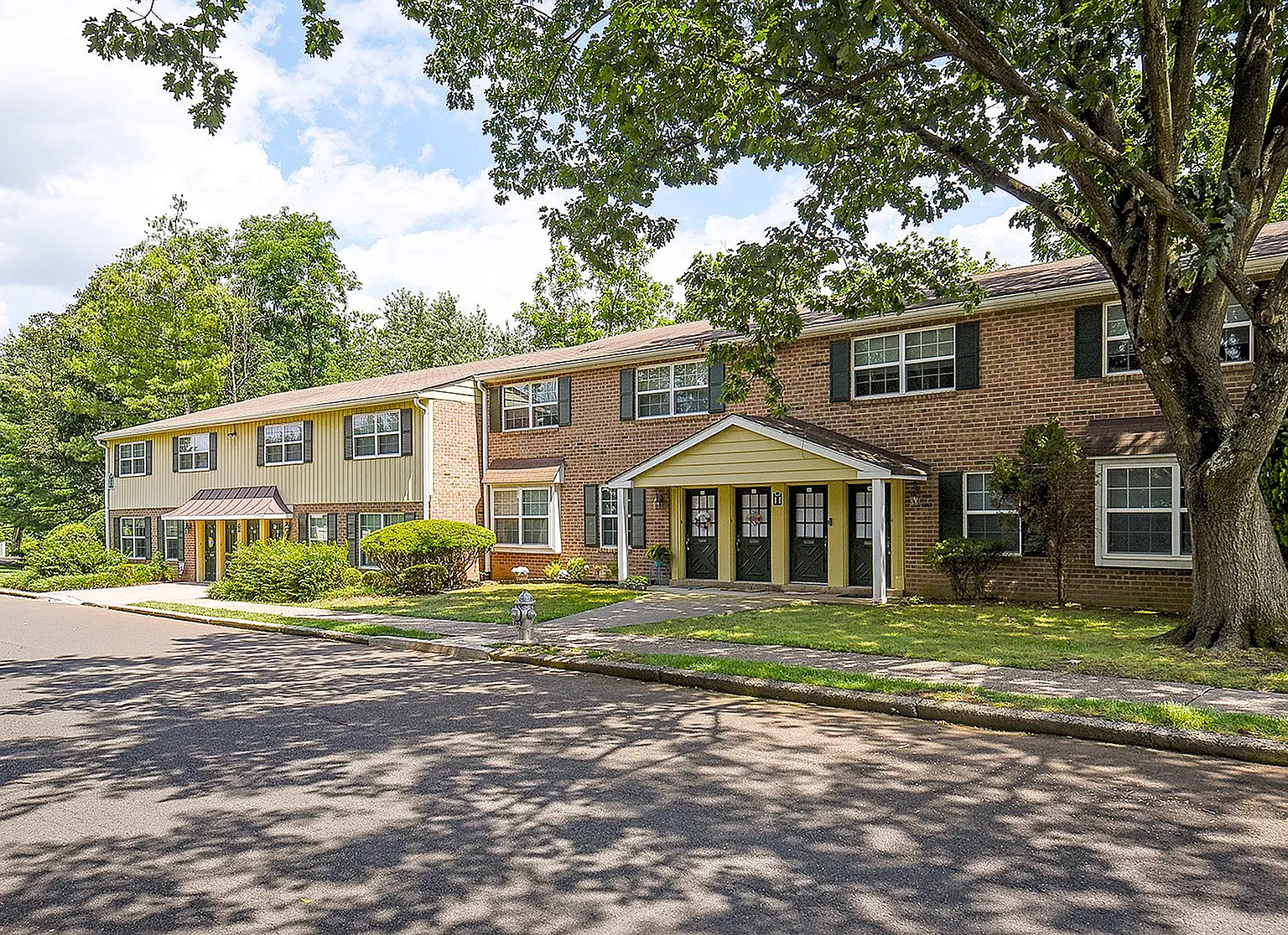 Willow Run Apartments — Photo 1