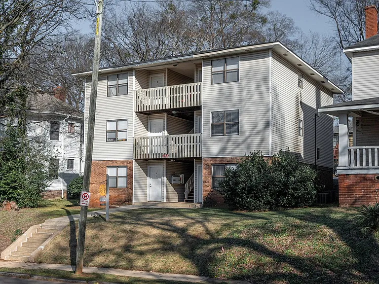 Dana Apartments — Photo 10