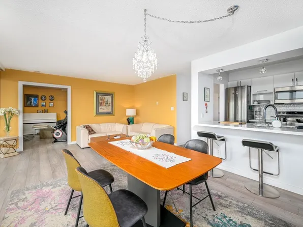 4353 Halifax St #1501, Burnaby, BC V5C 5Z4