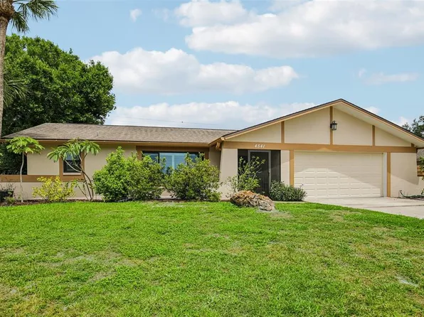 4541 Charing Cross Rd, Sarasota, FL 34241