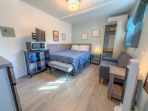 5th image of 3769 Riviera Dr APT A