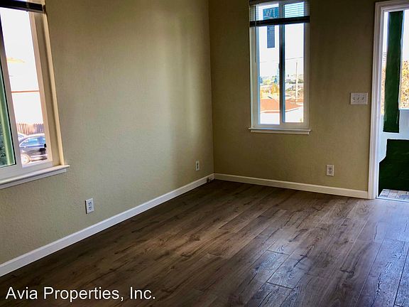 5th image of 807 Hawthorne Pl