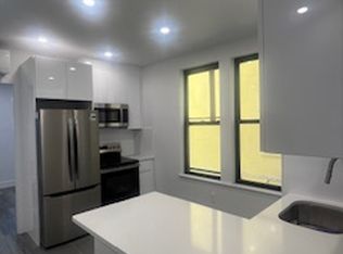 30-32 33rd St #1F, Astoria, NY 11102