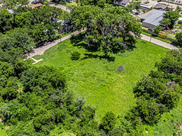 1024 Alvarado St, Cleburne, TX 76031