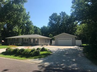 13 Meadow Lark Ln, East Peoria, IL 61611