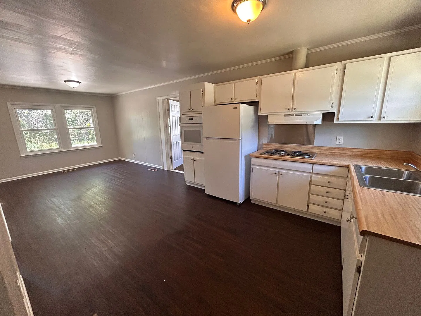Now Available 3bed 2bath Brick Home With Extra Room — Photo 1