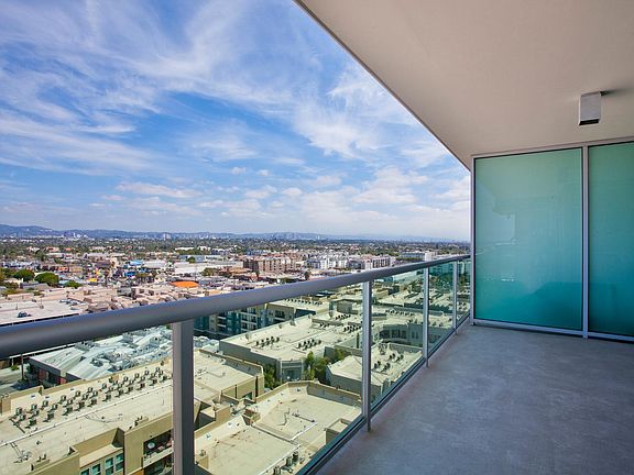 3rd image of 13700 Marina Pointe Dr Unit 1519