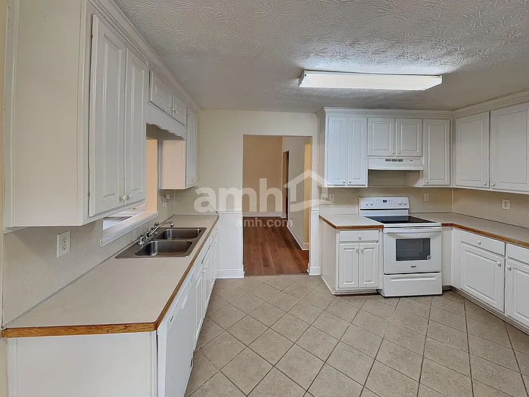 1365 Morrow Dr — Photo 4