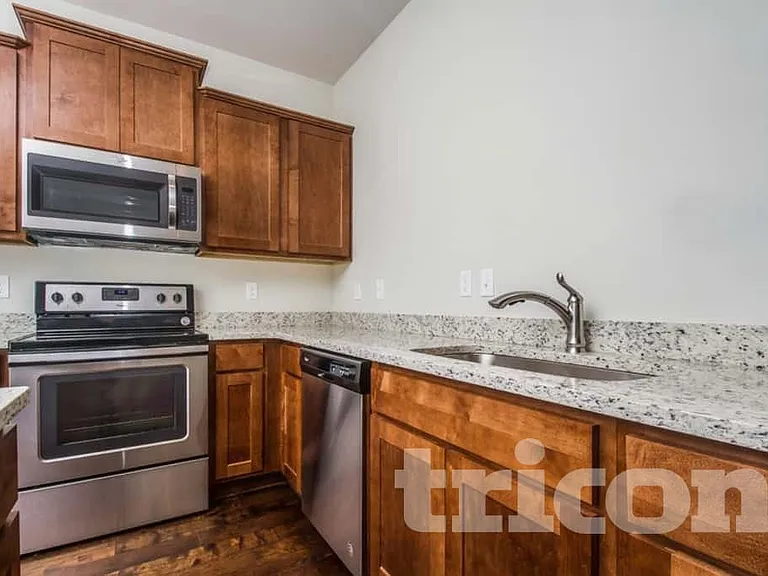 512 Hickory Leaf Ct — Photo 3