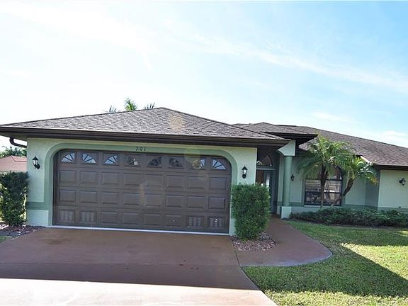 3rd image of 701 Royal Poinciana