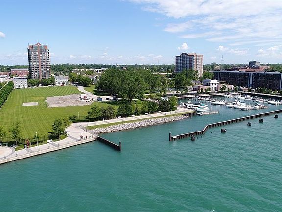 3rd image of 250 E Harbortown Dr #63/701-701