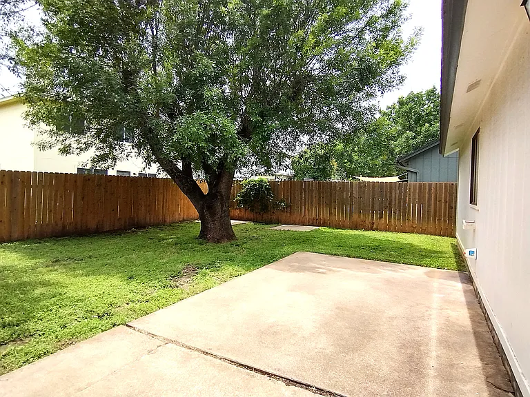 1813 Laurel Path — Photo 31