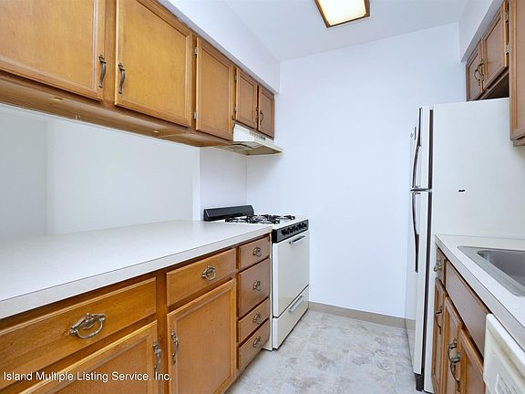 4th image of 2 Elmwood Park Dr APT 521
